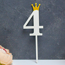 Цифра деревянная на палочке "4" (с золотой короной)