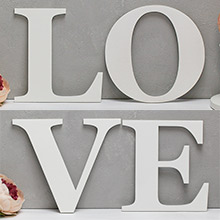 Деревянные буквы для фотосессии "LOVE" (белый)