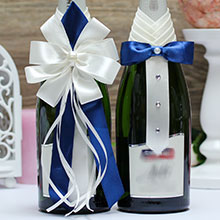 Комплект украшений для шампанского "Кавалер и дама" (2 шт) (синий)