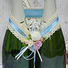 Декор для свадебного шампанского "Весенний поцелуй" голубой