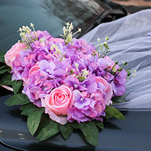 Свадебное украшение на автомобиль "Поцелуй бабочки" (розы+гортензия) (сиреневый/розовый)