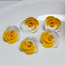 Цветок латексный (белый/желтый) 3*2 см
