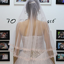 Свадебная фата для невесты (белый/с нежно-розовой вышивкой)