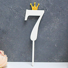 Цифра деревянная на палочке "7" (с золотой короной)