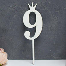 Цифра деревянная на палочке "9" (с короной)