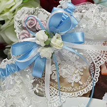Свадебная подвязка для невесты "Розанна" айвориголубой